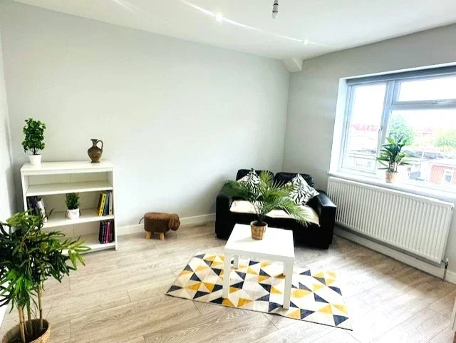 Flat Hinton Avenue in Greater London