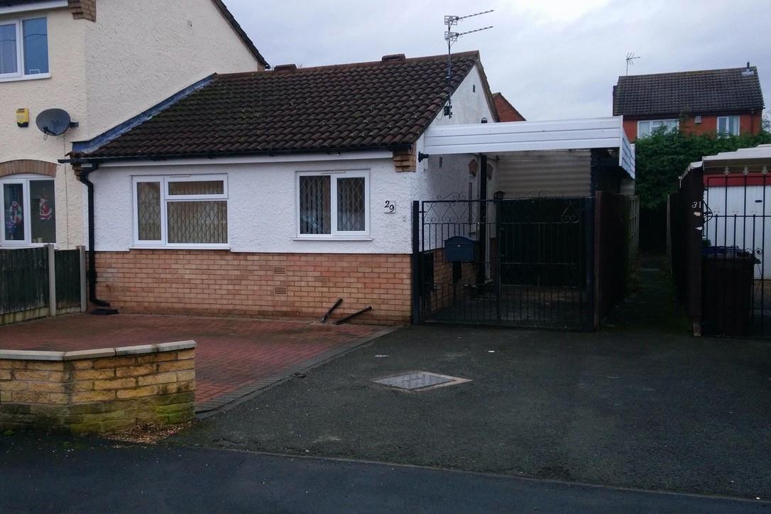 House Luccombe Drive in Derby
