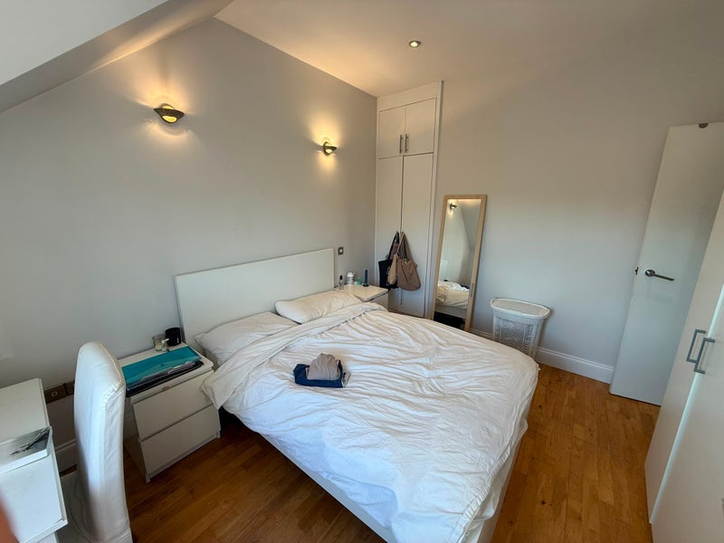 Room Hoveden Road in Greater London