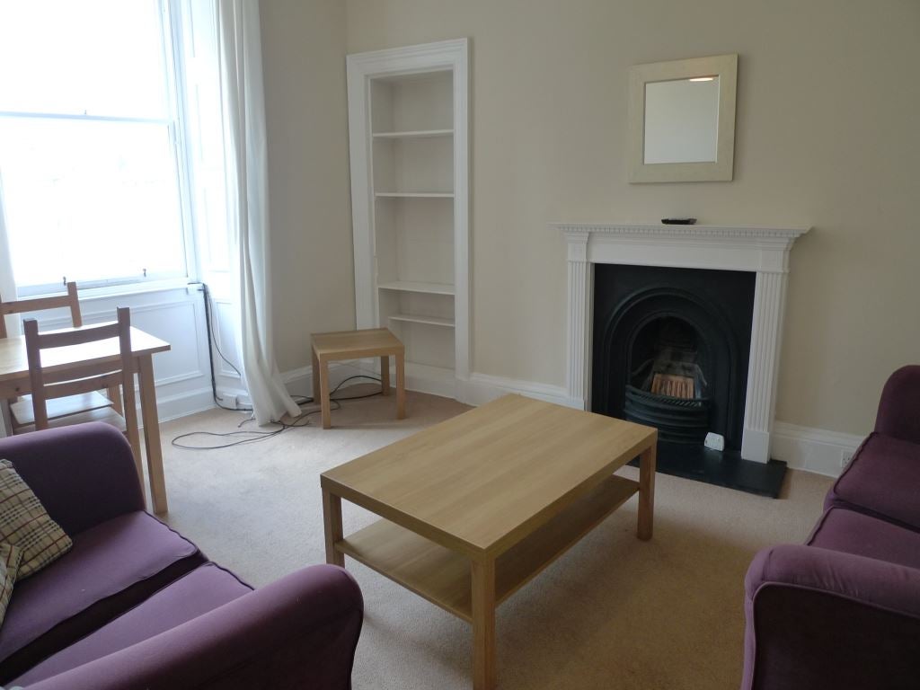 Flat Polwarth Crescent in City of Edinburgh