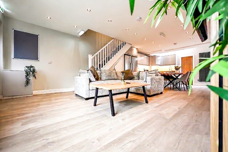 Room Plattbrook Close in Manchester
