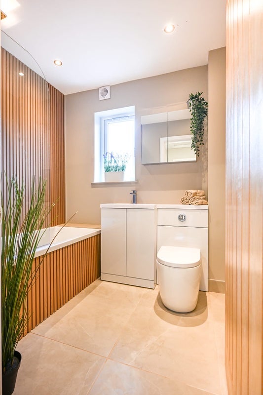 Room Plattbrook Close in Manchester