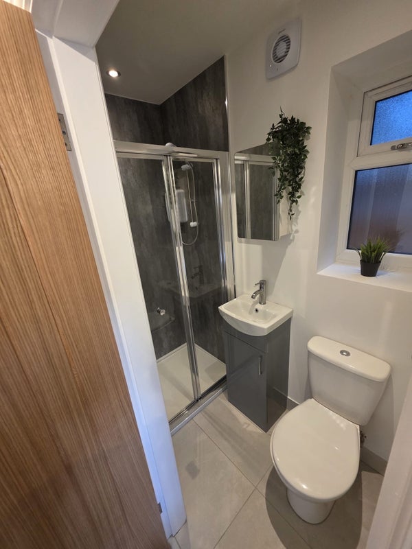 Room Plattbrook Close in Manchester