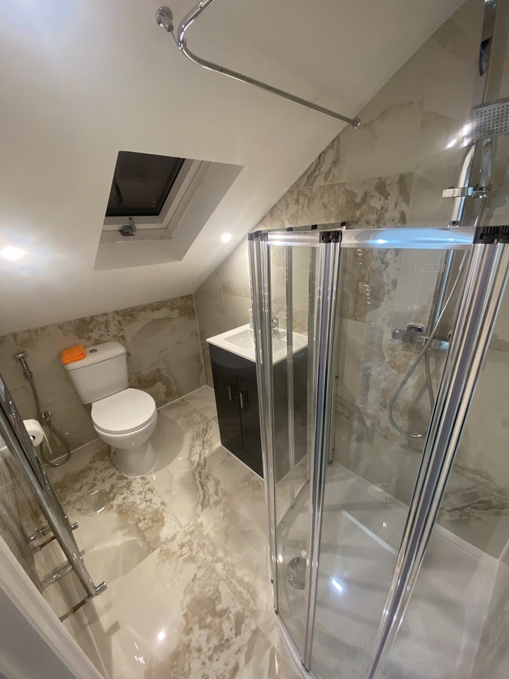 Room Shaftesbury Road in Greater London