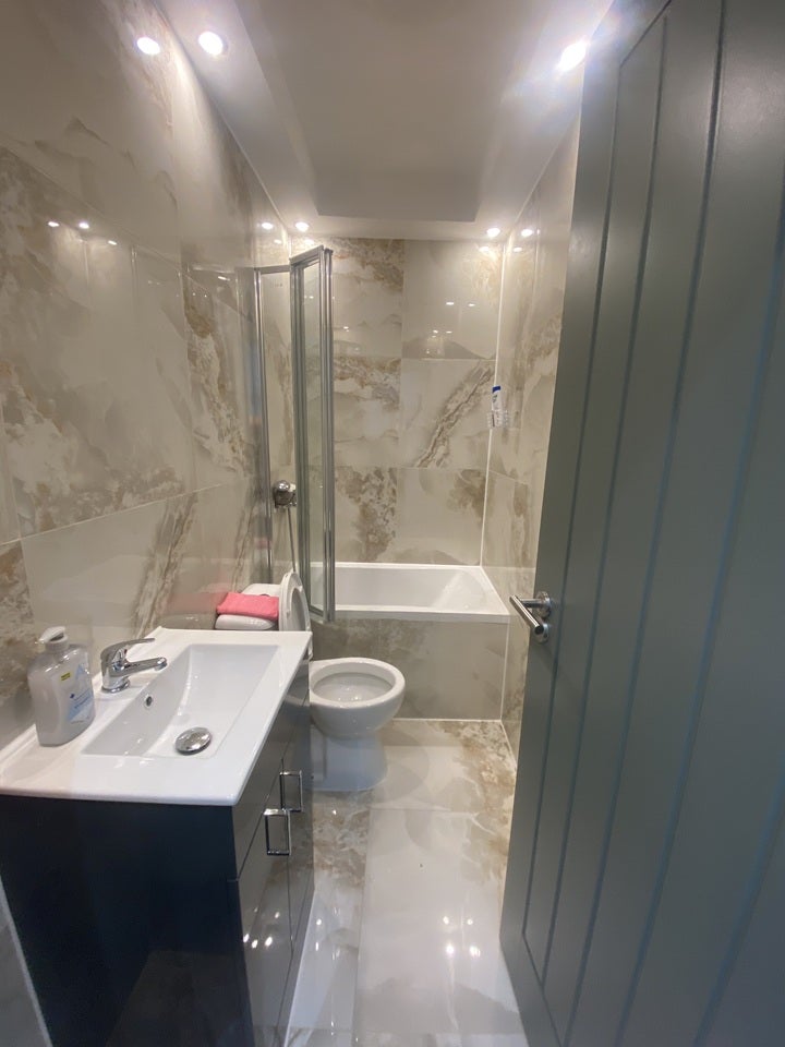 Room Shaftesbury Road in Greater London