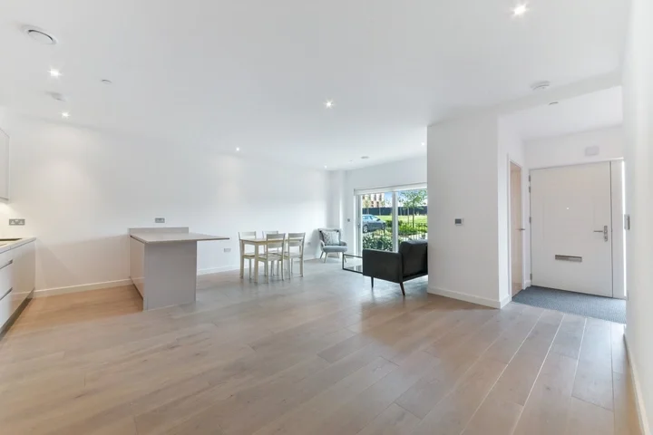 Flat Felar Walk in Greater London