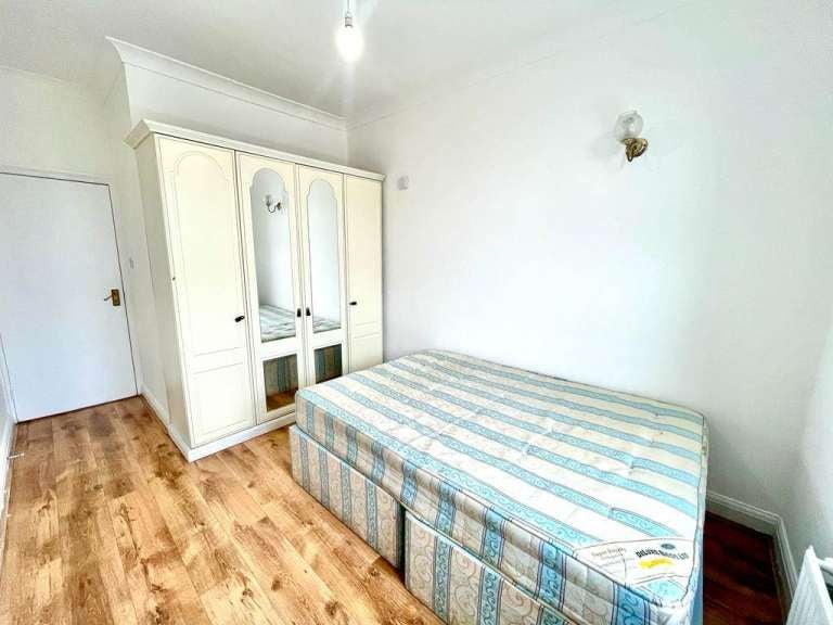 Flat Elgin Avenue in City of Westminster