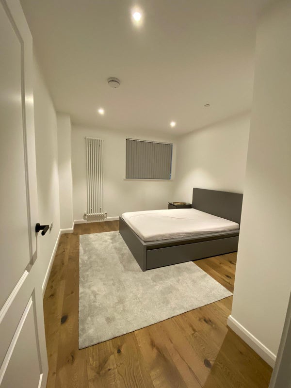 Room Bow Exchange in Greater London