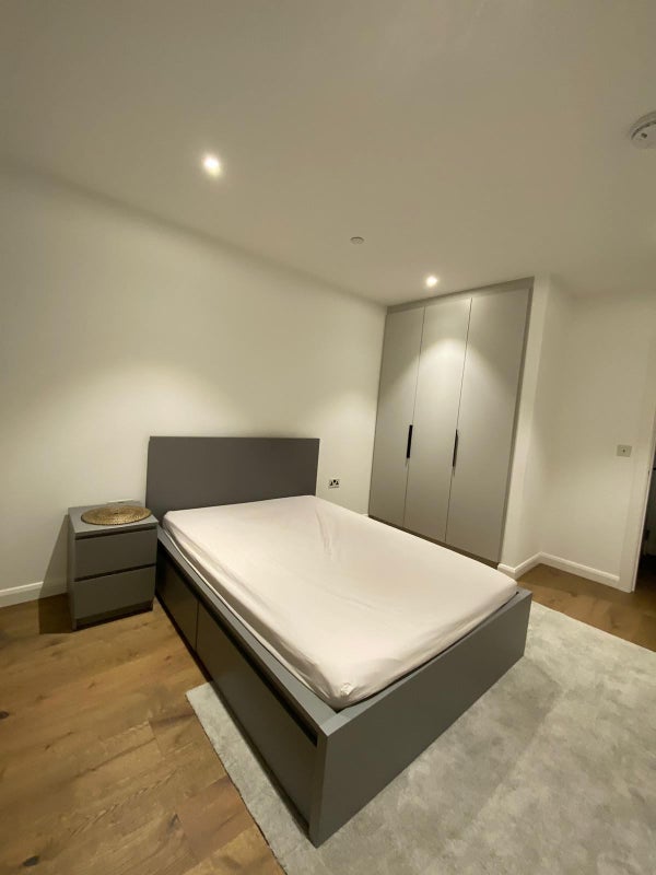 Room Bow Exchange in Greater London