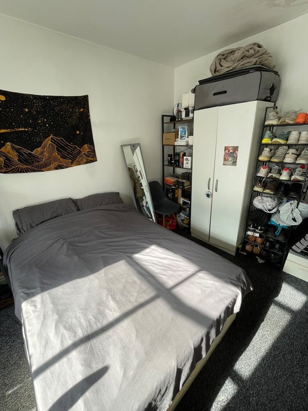 Room Newark Street in Greater London