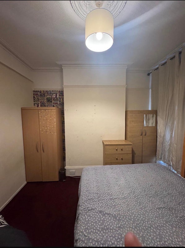 Room Cobham Road in Greater London