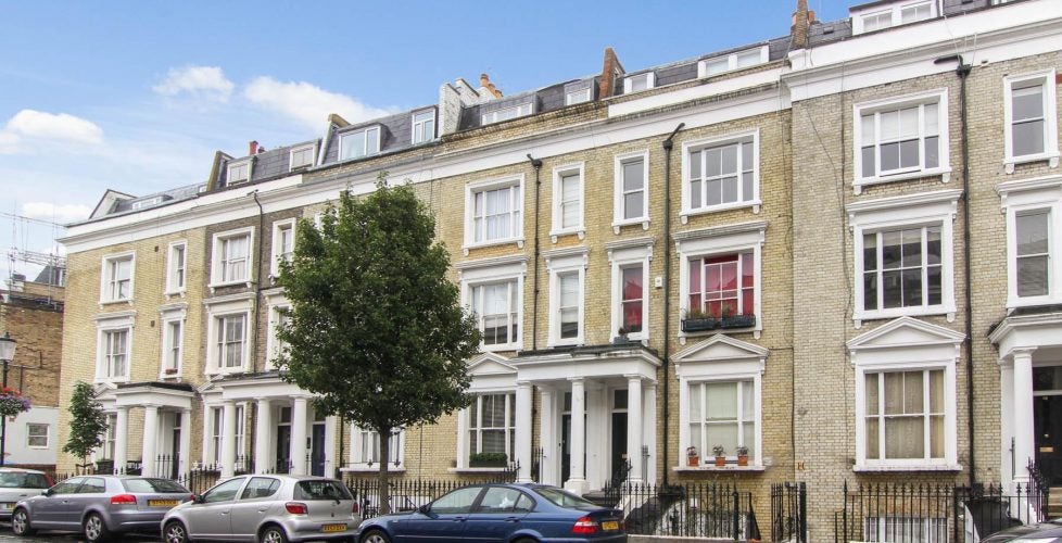 Flat Eardley Crescent in Greater London