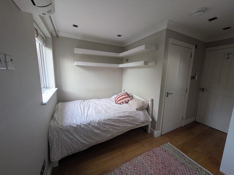 Room Redriff Road in Greater London