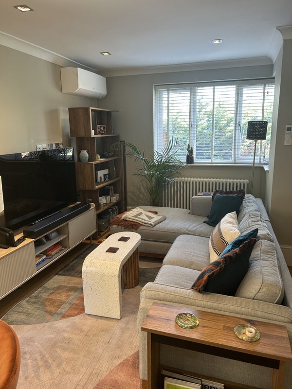 Room Redriff Road in Greater London