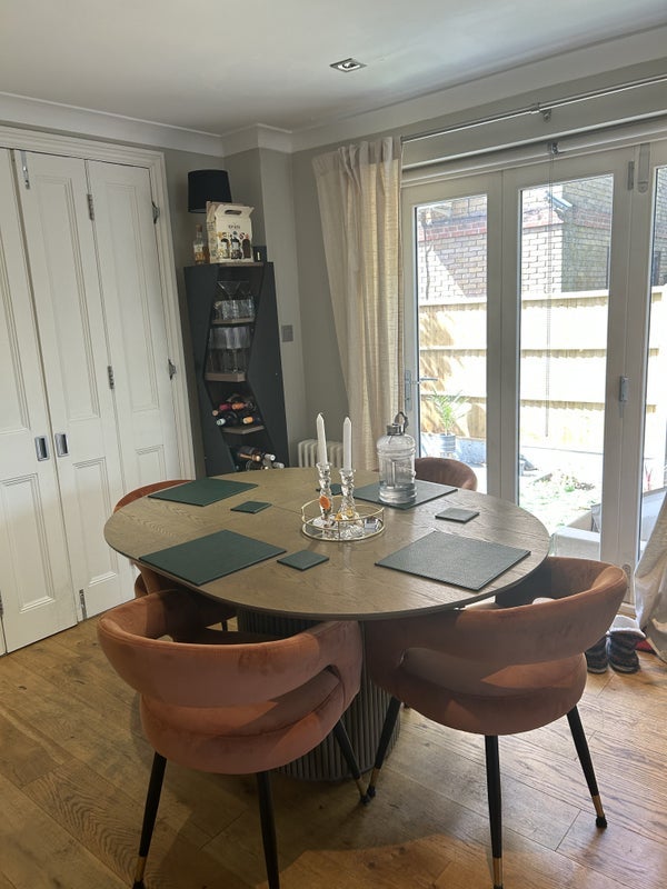 Room Redriff Road in Greater London