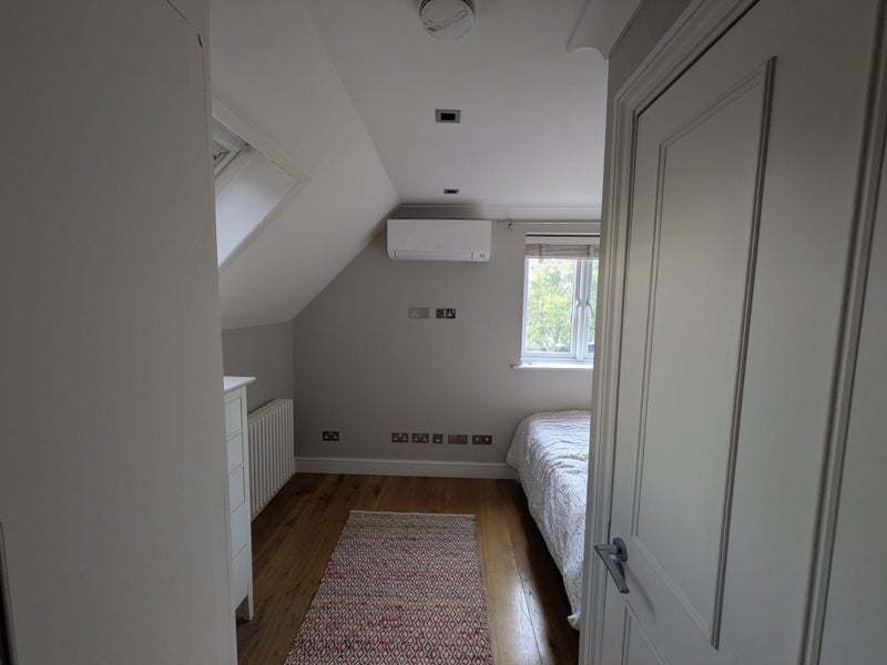 Room Redriff Road in Greater London