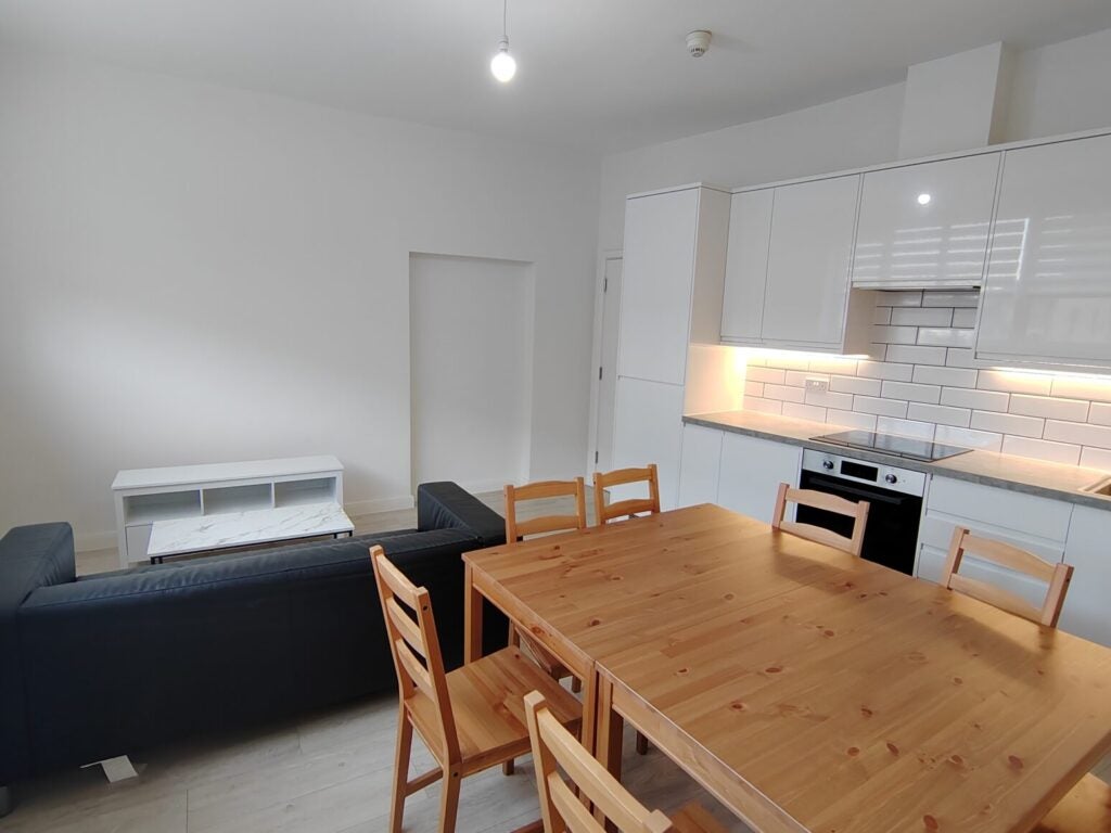 Flat Uffington Road in Greater London