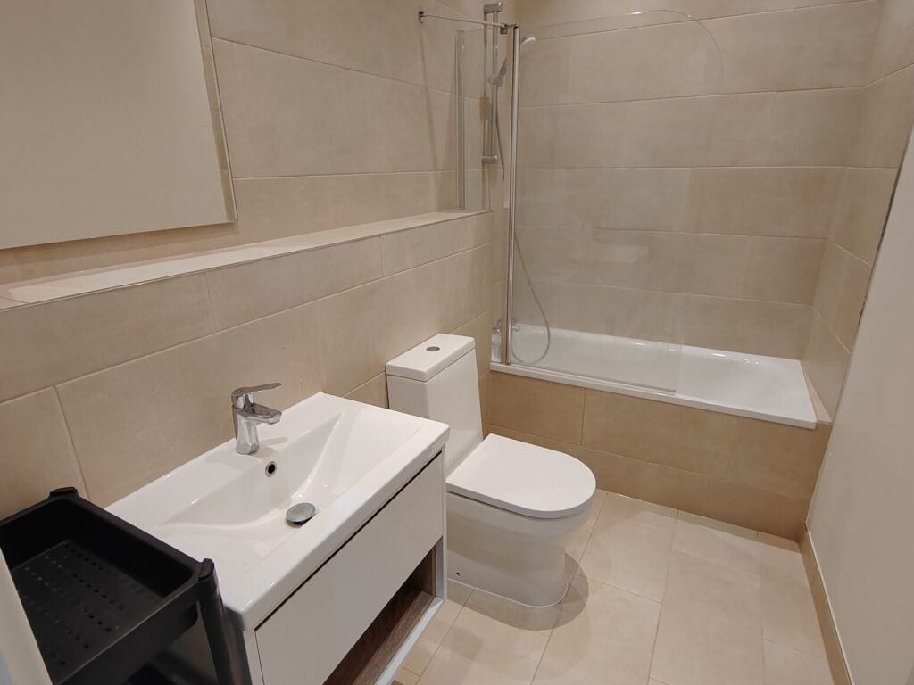 Flat Uffington Road in Greater London