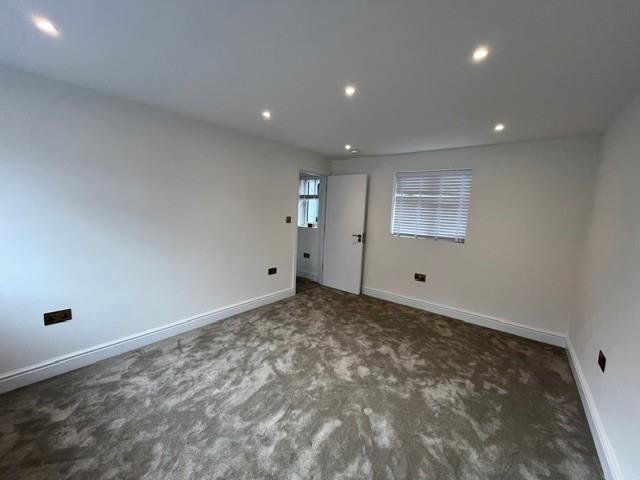House Summers Lane in Greater London