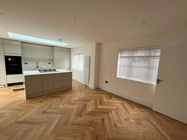 House Summers Lane in Greater London