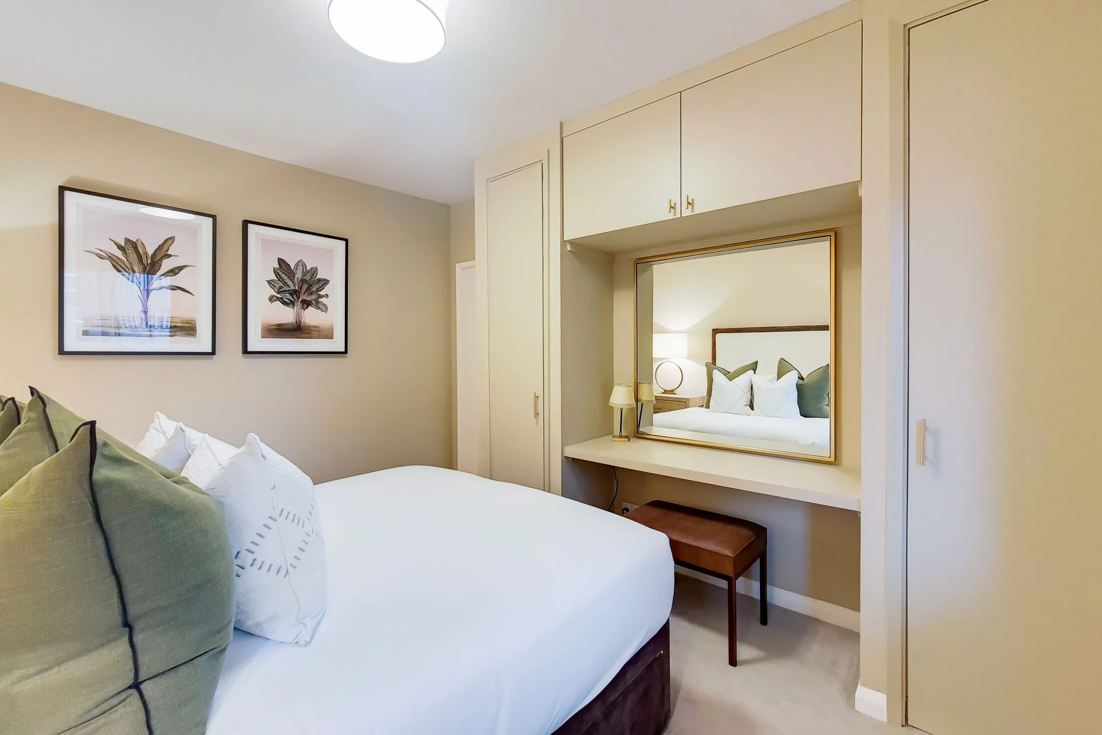Flat Pond Place in Greater London