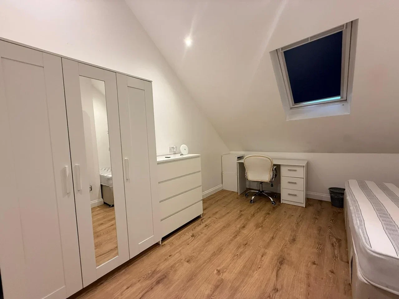 Room Cromwell Hill in Luton