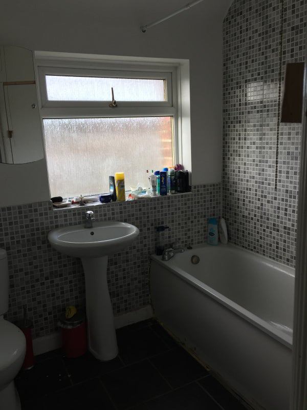 Room Tamworth Lane in Greater London