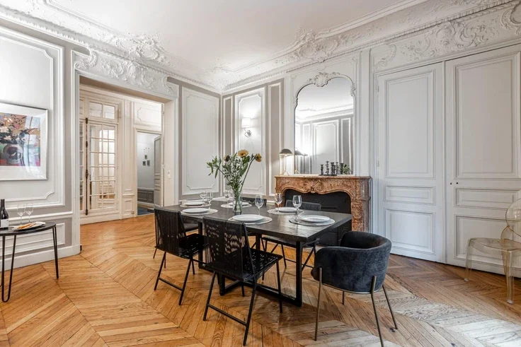 Appartement Rue La Boétie à Paris