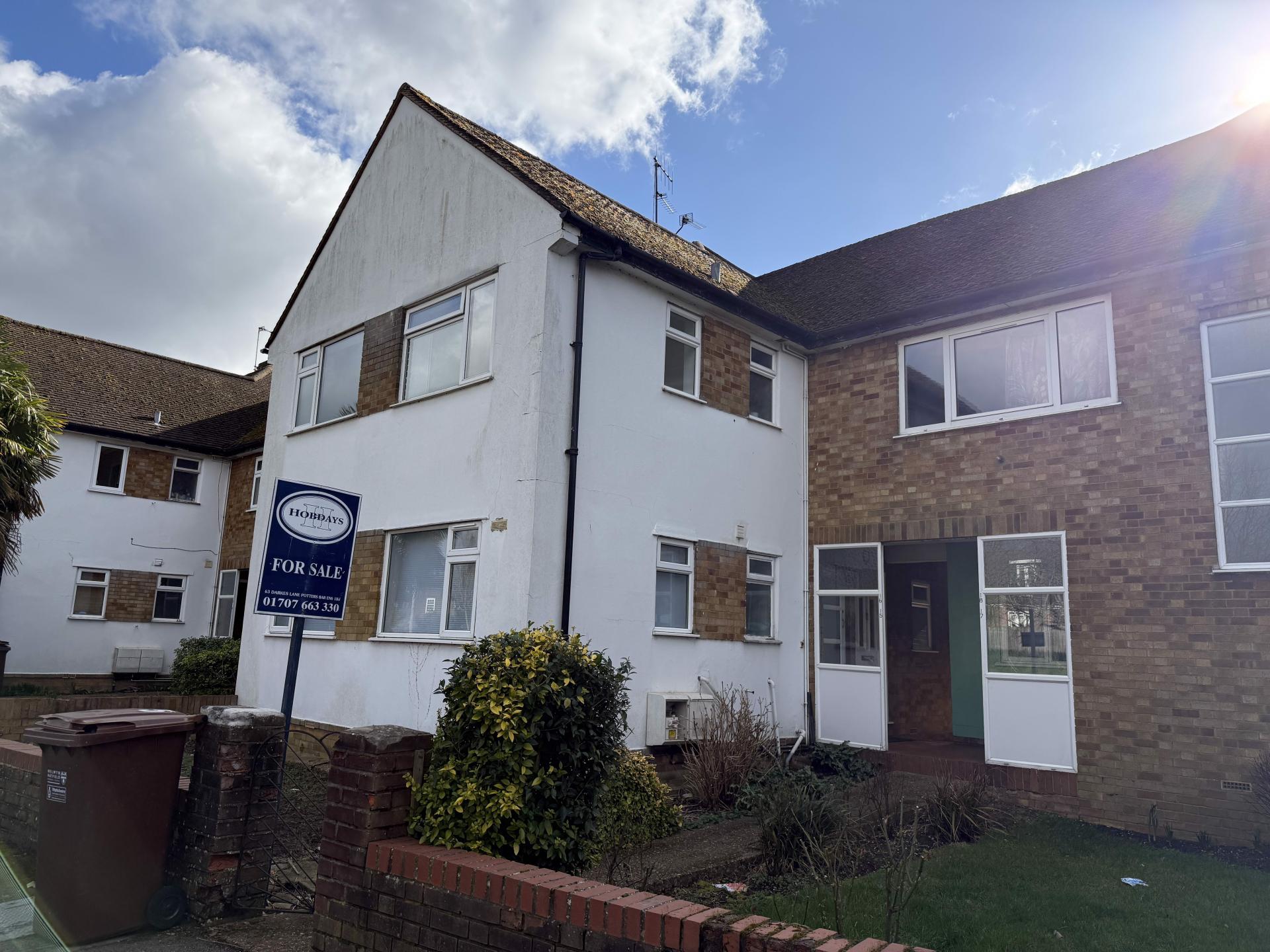 Flat Station Close in Welwyn Hatfield