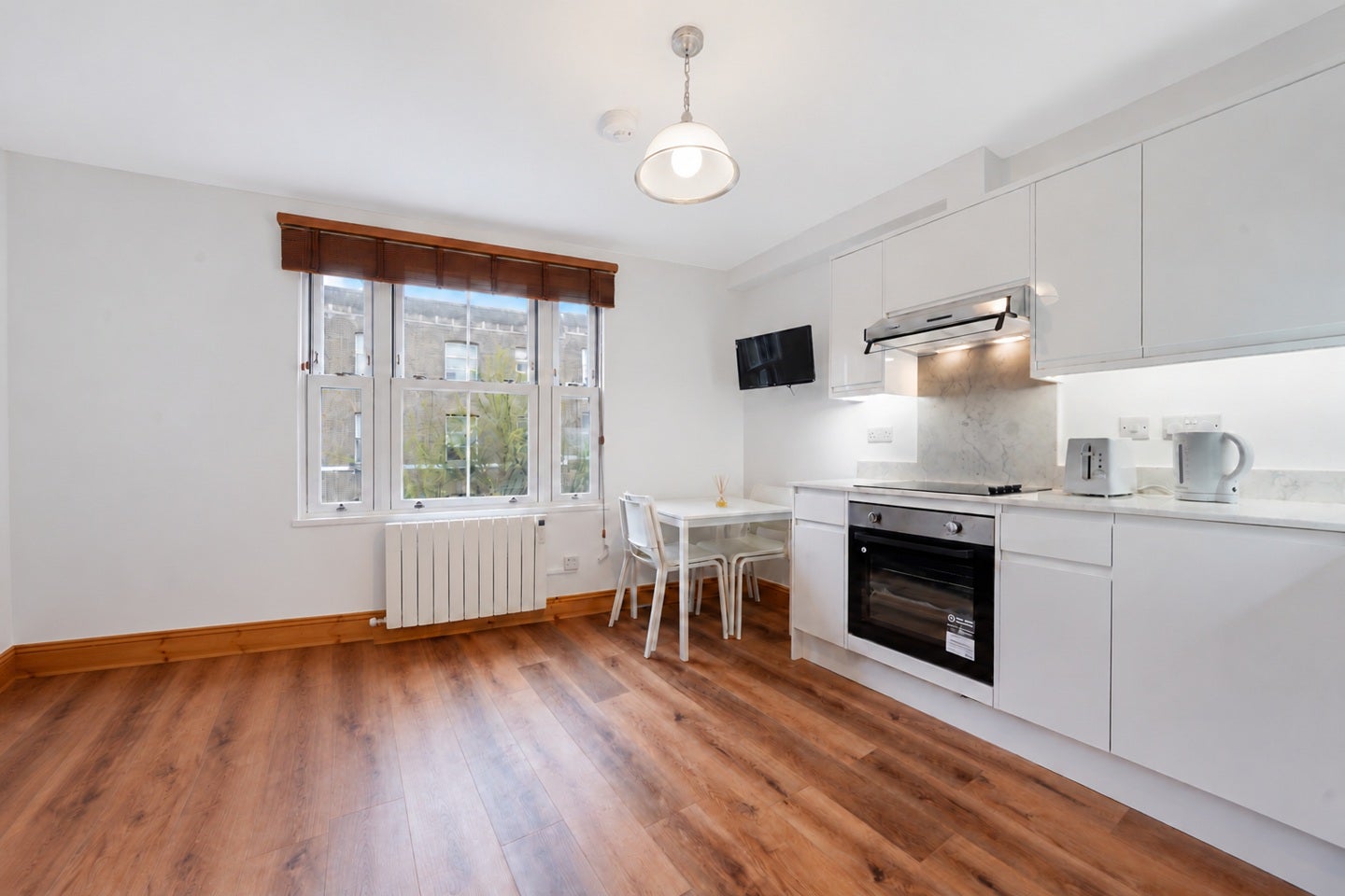 Flat Hornsey Road in Greater London