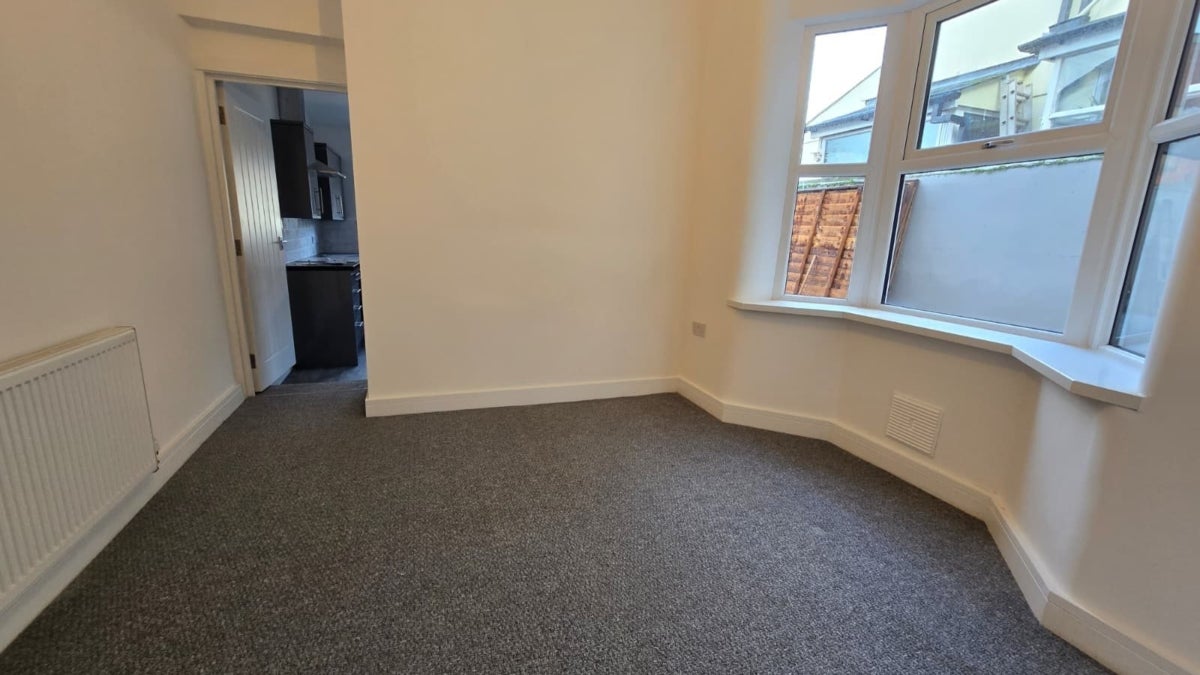 Room Caerleon Road in Newport
