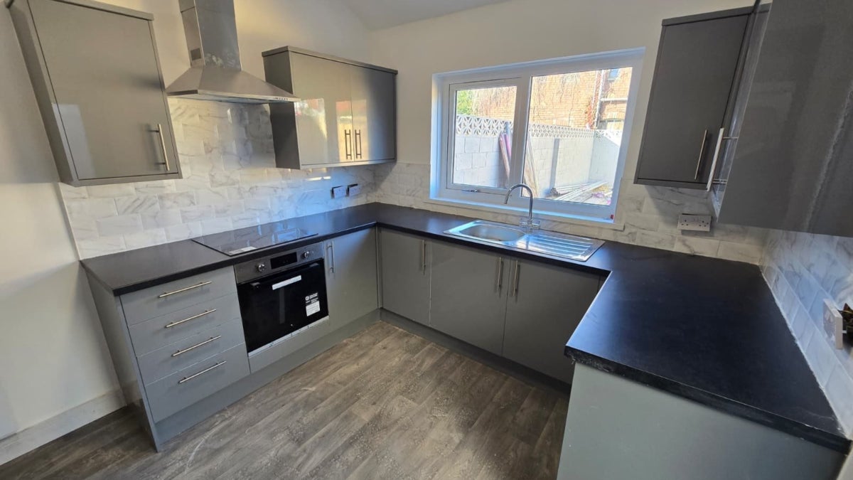 Room Caerleon Road in Newport