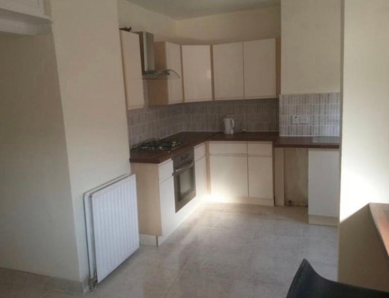 Room Rowantree Road in Greater London