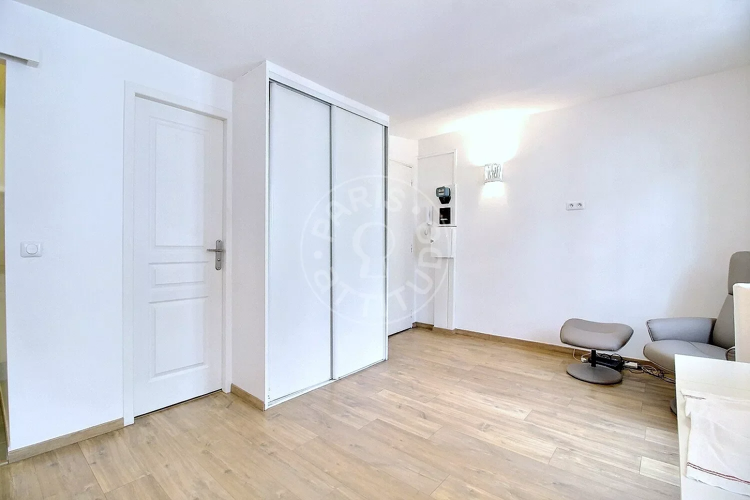 Flat Rue des Vinaigriers in Paris