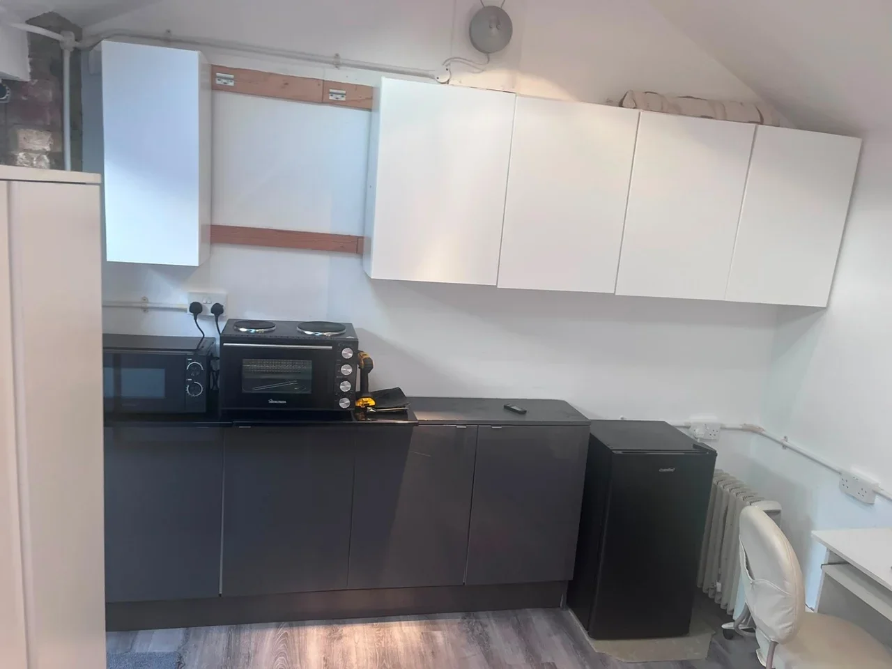 Flat Trelawney Road in Greater London