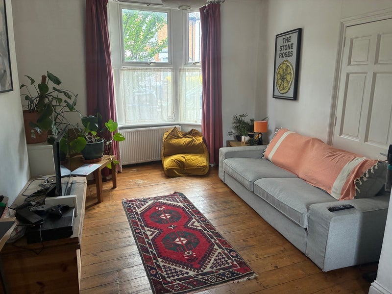 Room Hollydale Road in Greater London