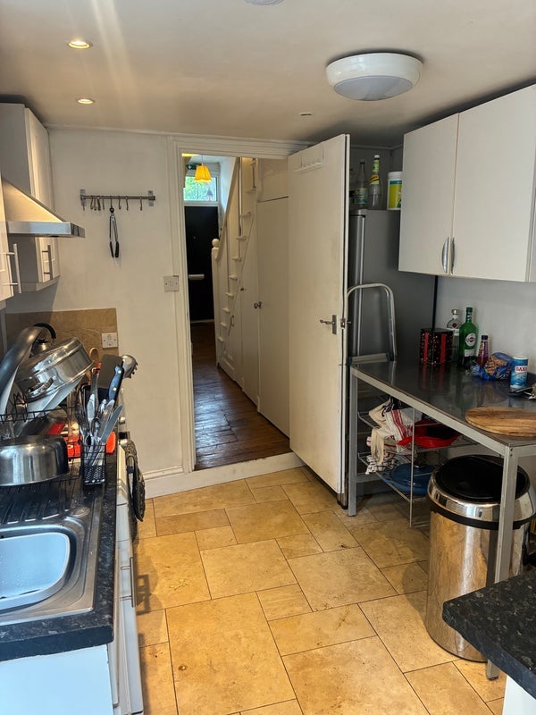Room Hollydale Road in Greater London