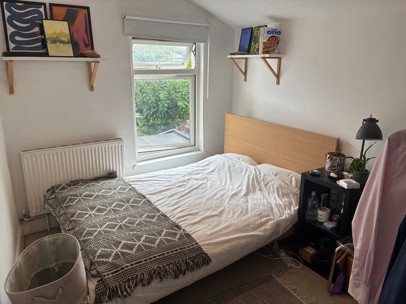Room Hollydale Road in Greater London