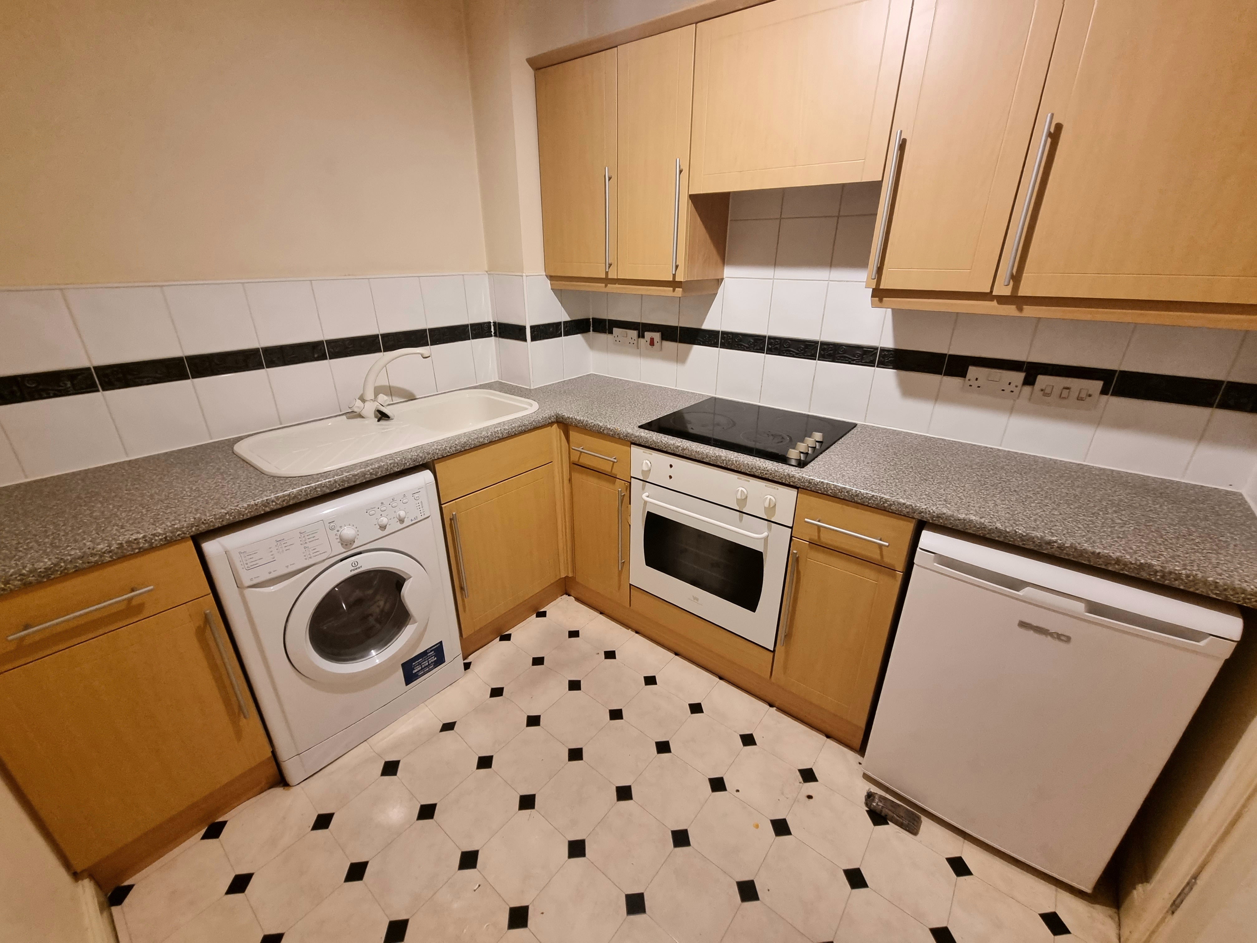Flat Darwin Close in Huntington