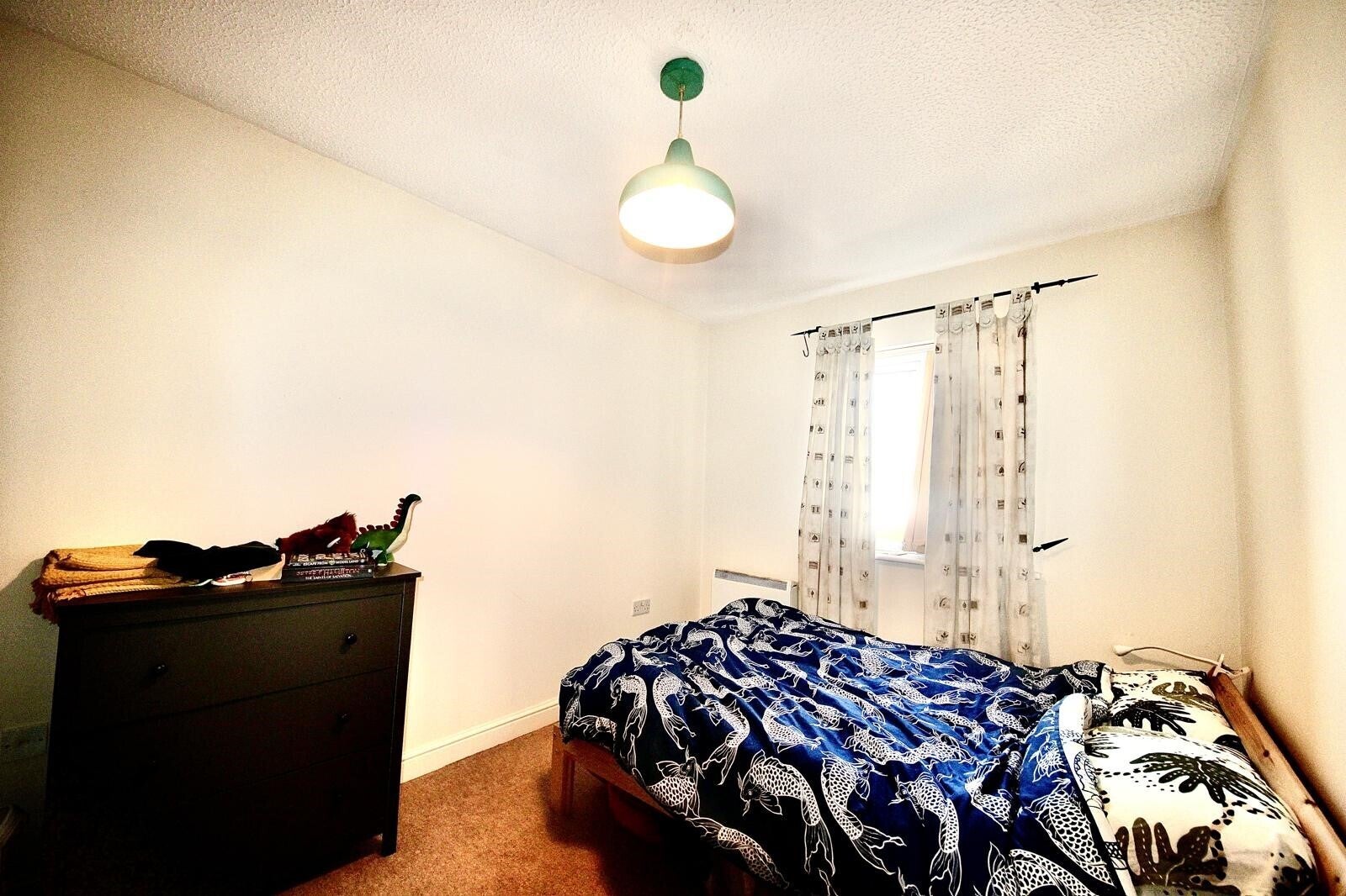 Flat Darwin Close in Huntington