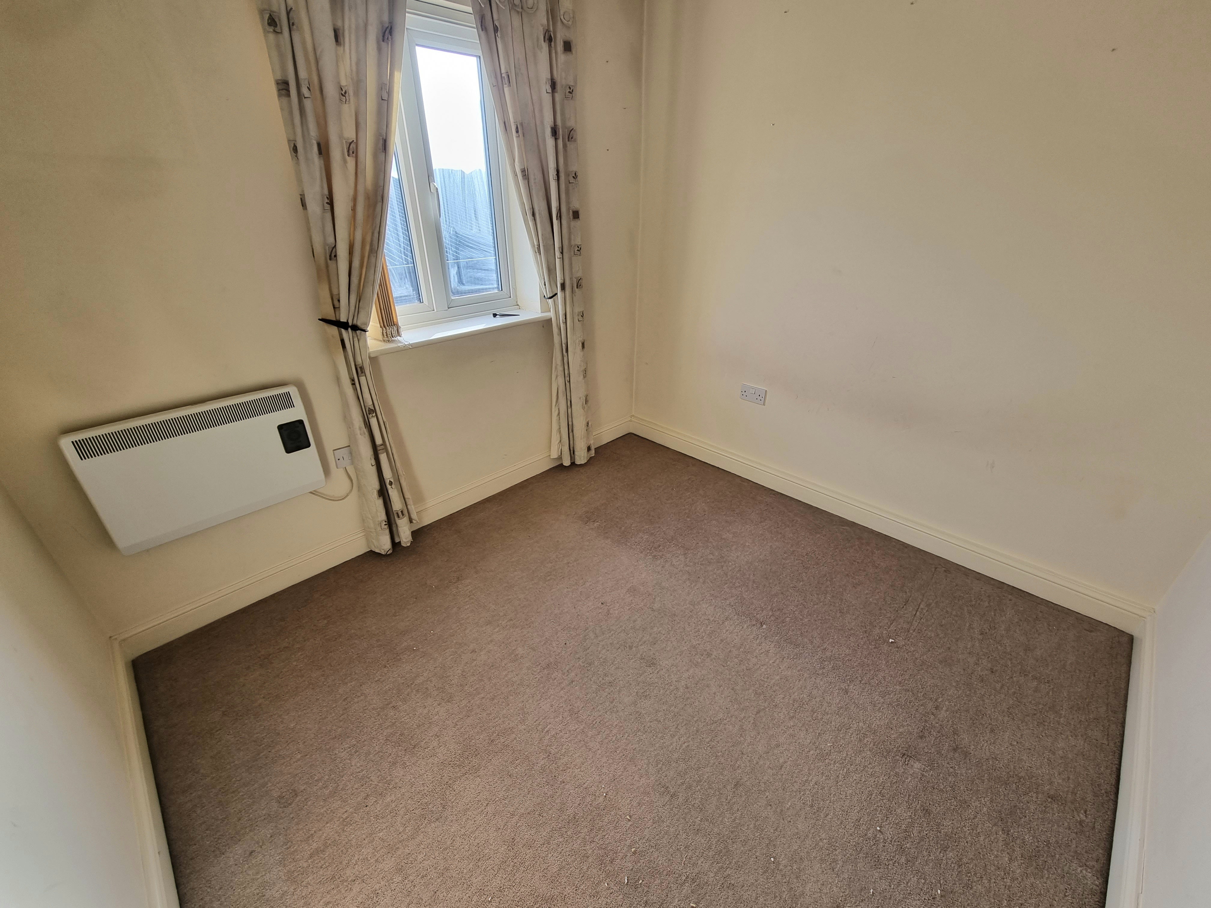 Flat Darwin Close in Huntington