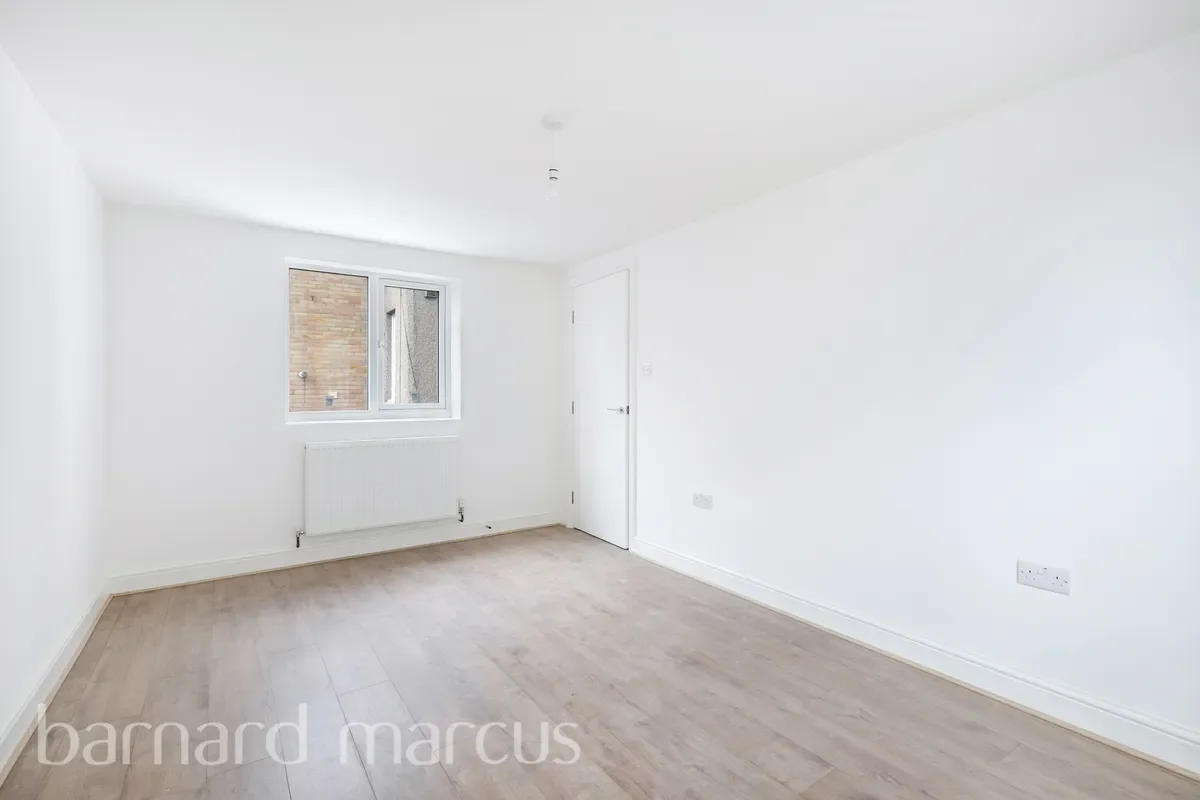 Flat Longley Road in Greater London