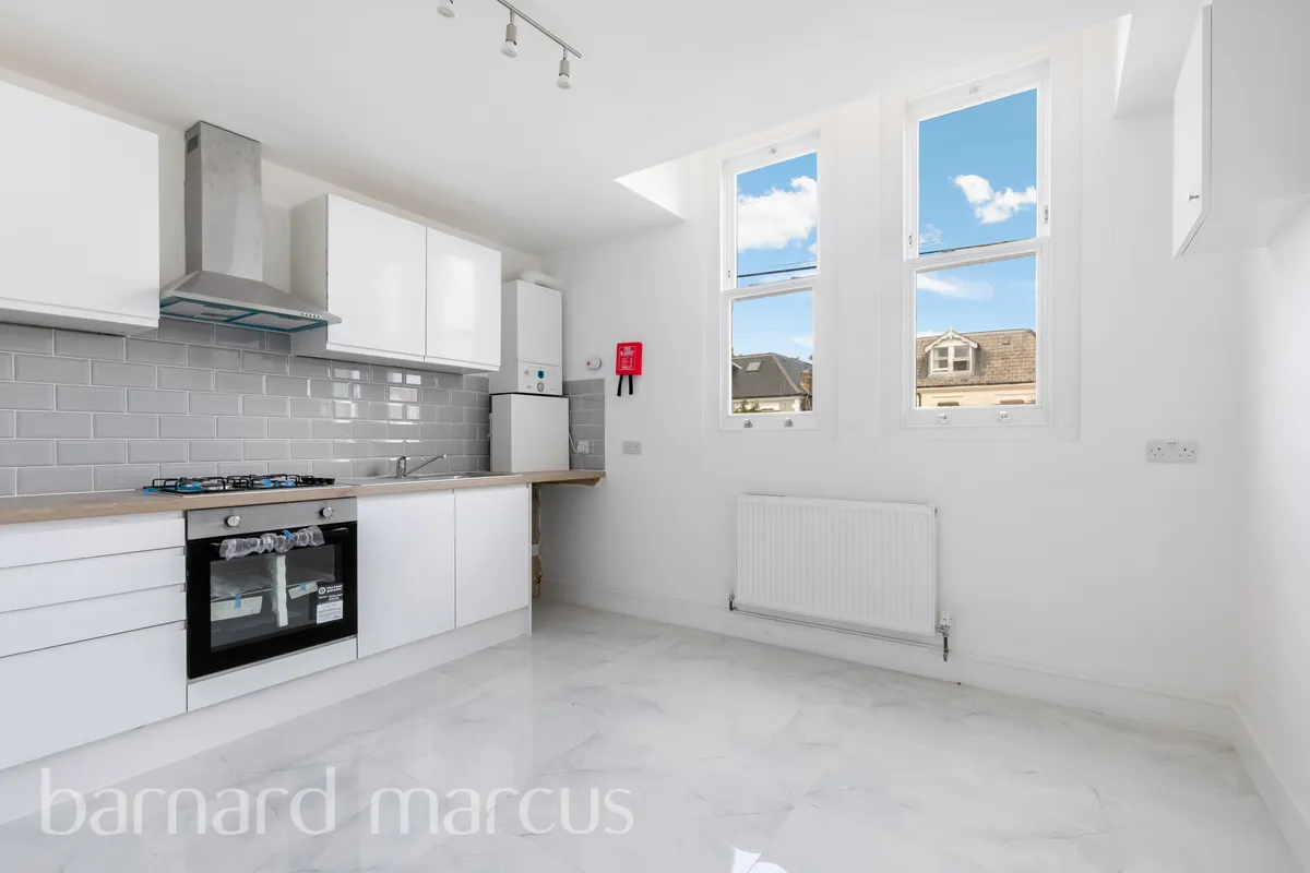 Flat Longley Road in Greater London