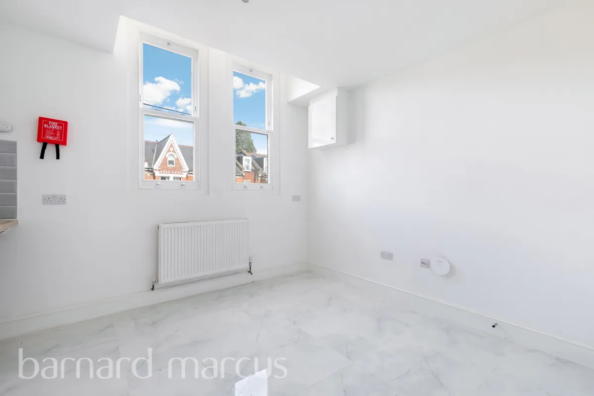 Flat Longley Road in Greater London