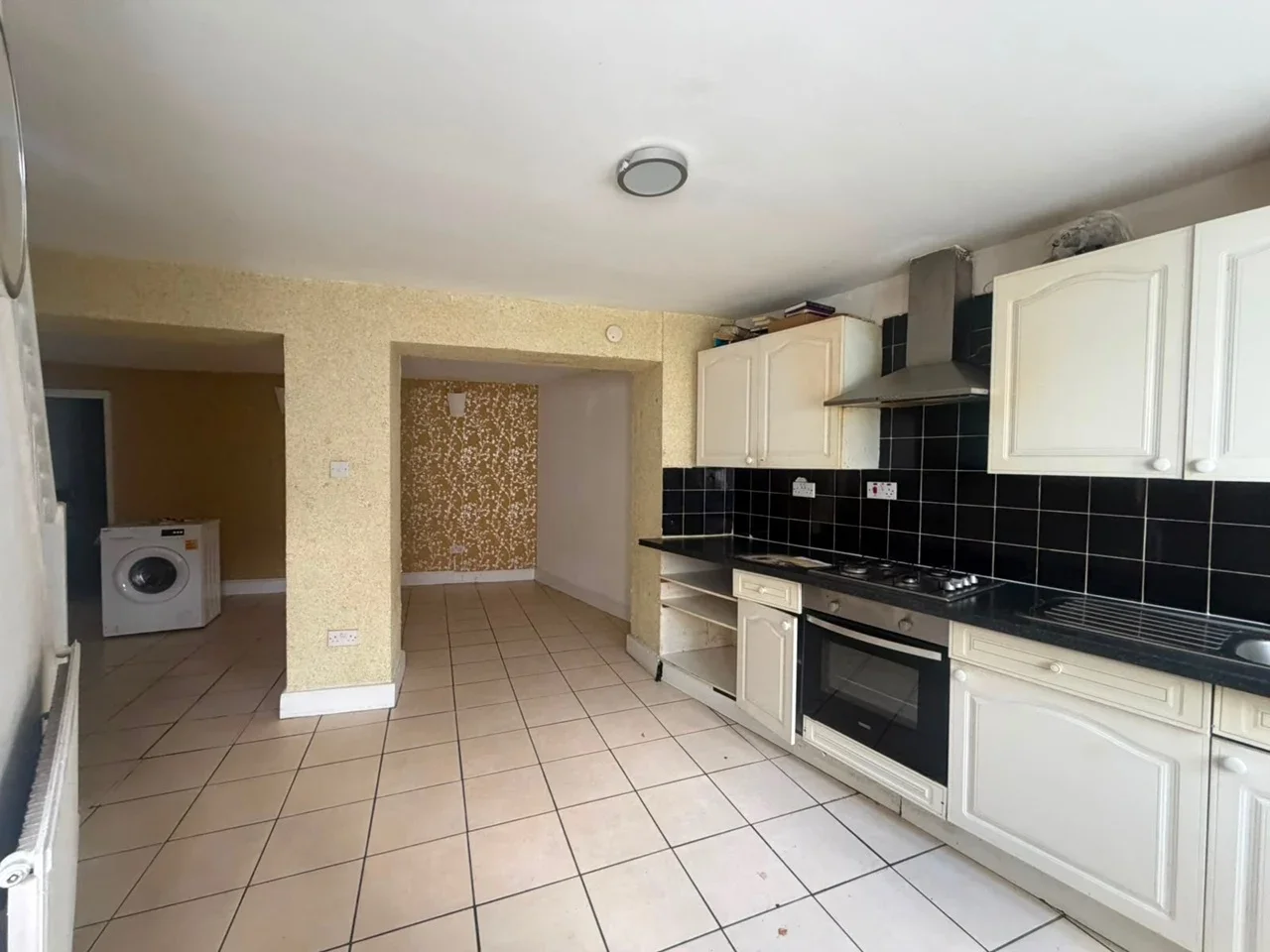Flat Clifford Road in Greater London