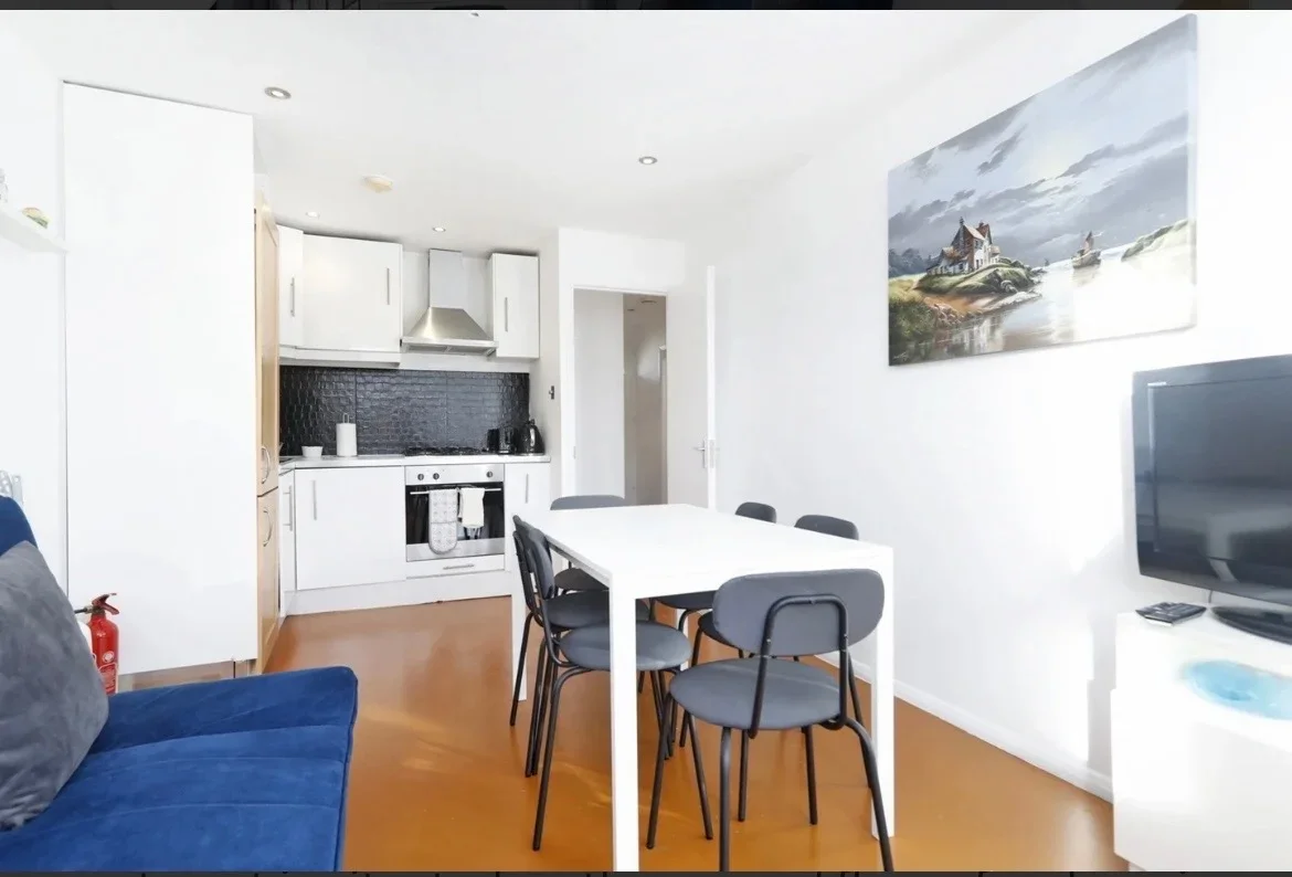 Flat Tavistock Crescent in Greater London