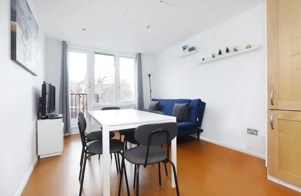 Flat Tavistock Crescent in Greater London