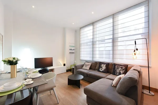 Flat Earlham Street in London