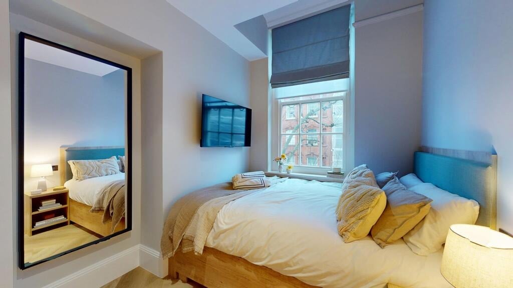Flat Draycott Avenue in Greater London