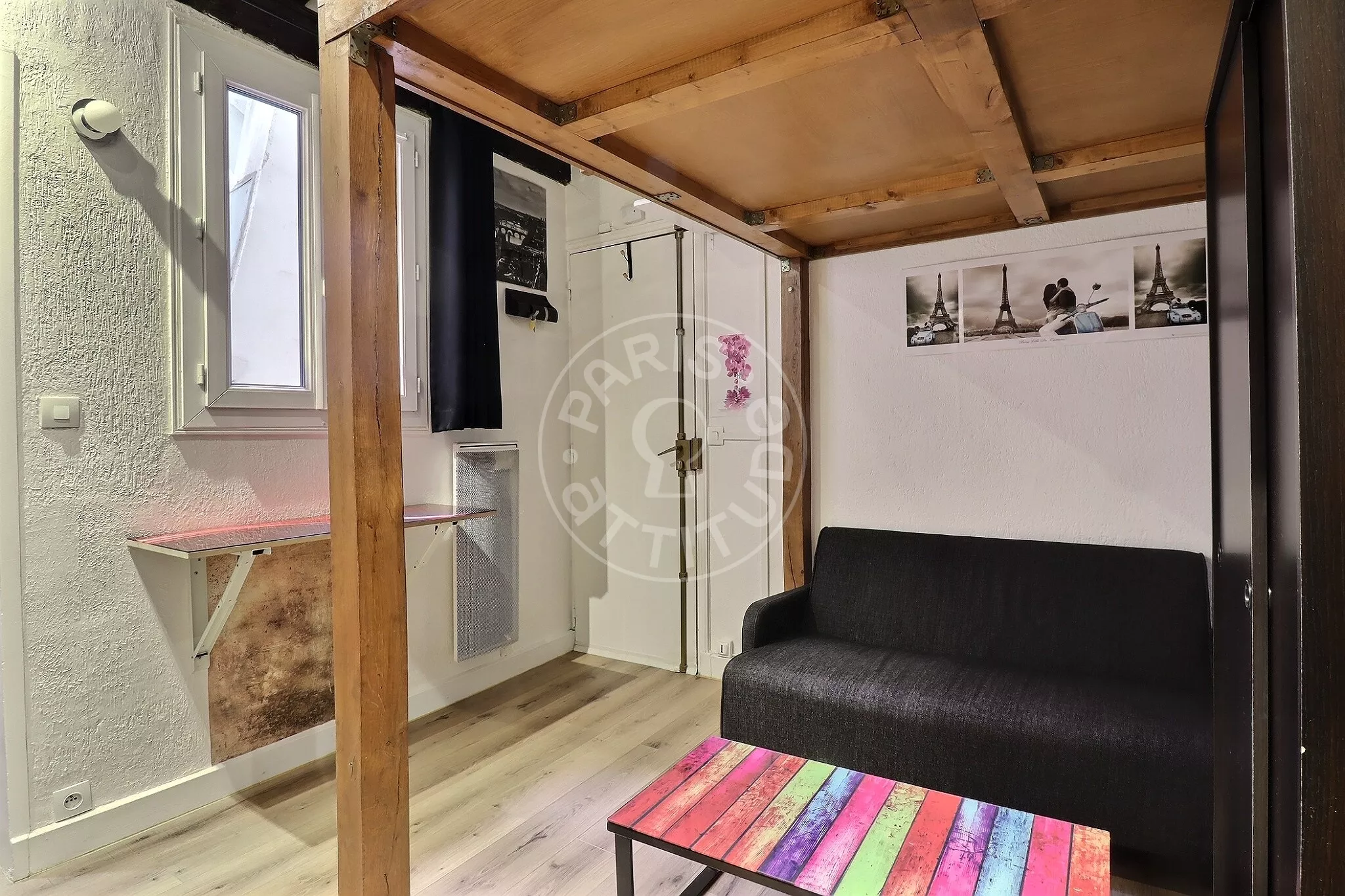 Flat Rue Perronet in Paris